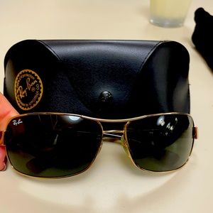 Beautiful Ray ban sunglasses aviator style, never worn